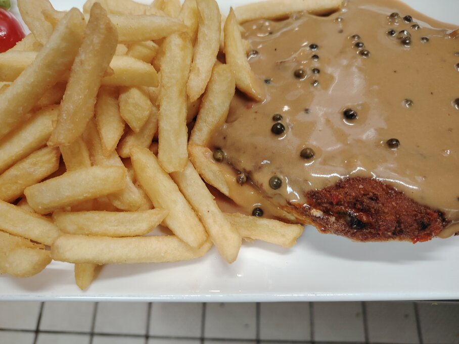 Klassisches Cordon bleu auf Teller